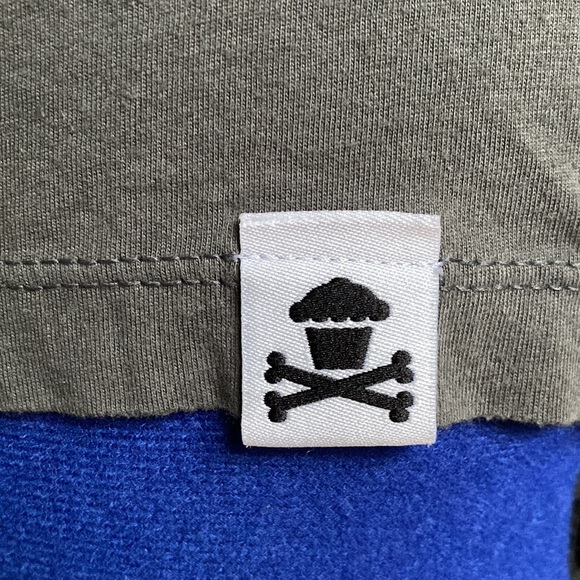 ✅JOHNNY CUPCAKES shirt!🧁 - Picture 5 of 10